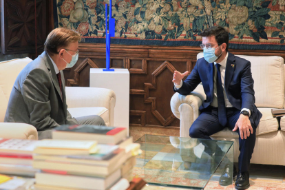 El presidente del Govern, Pere Aragonès, en el Palau de la Generalitat Valenciana con el presidente de la Comunidad Valenciana, Ximo Puig.