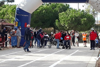 La I Cursa Adaptada i Inclusiva de Tarragona s'estrena amb èxit de participació