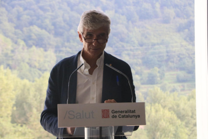 El conseller de Salut, Josep Maria Argimon, durant l'acte de presentació del pla de prevenció de suïcidis a Olot.