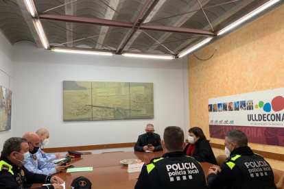 Reunión de policía local y mossos|mozos en Ulldecona.
