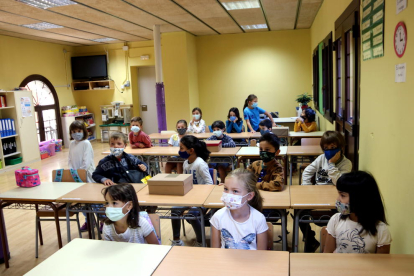 Una classe de l'escola de Salardú, a la Val d'Aran, amb tots els alumnes amb mascareta.