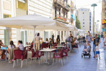 Imagen de unas terrazas en el centro de Tarragona.