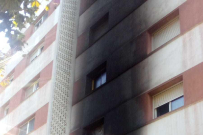 Imatge de la façana afectada per les flames.