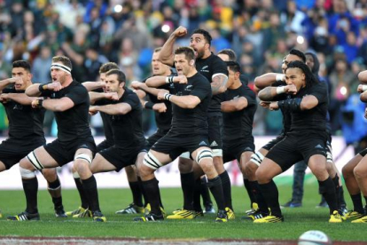 El haka Ka Mate és va fer famós perquè l'utilitza la selecció nacional de rugby de Nova Zelanda.