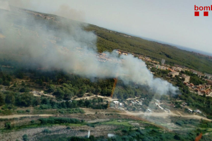 Vista aérea del incendio en Sant Salvador.