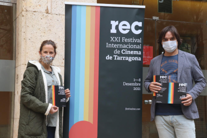 Pla mitjà de la consellera de Cultura de l'Ajuntament de Tarragona, Inés Solé; i del director del REC, Javier García Puerto.