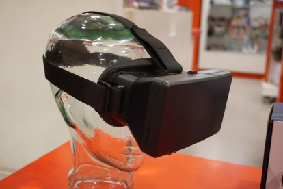 Imatge d'arxiu d'ulleres de realitat virtual.