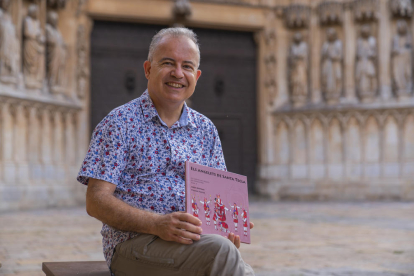 Jordi Bertran, autor el conte, aquest dimarts al Pla de la Seu de Tarragona.