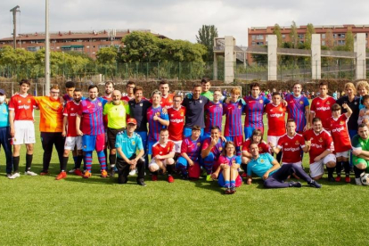 Los jugadores del Fundació Barça Genuine y el Nàstic Genuine.