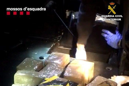 Imatge de la droga intervinguda durant l'operatiu per desmantellar un grup criminal que traficava amb drogues a Valls, El Vendrell i Reus.
