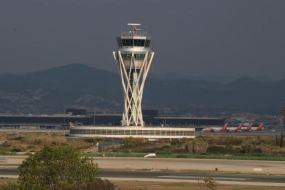 Imatge de la torre de control de l'aeroport del Prat.