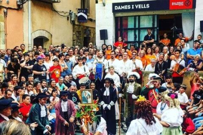 Representació del ball parlat a la plaça de Dames i Vells de Tarragona.