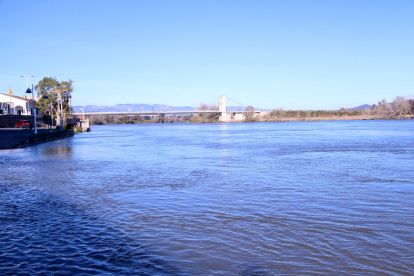 El río Ebro a su paso por Amposta.