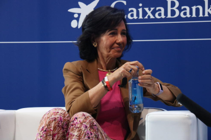 Ana Botín, presidenta executiva del Banc Santander en una intervenció al Cercle d'Economia.