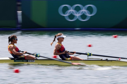 Aina Cid i Virginia Díaz d'Espanya competeixen durant la tercera sèrie de rem en els Jocs Olímpics 2020, aquest dissabte en la Sea Forest Waterway a Tòquio (el Japó).