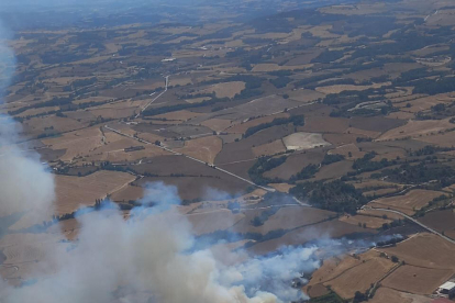 Un incendio de vegetación en Santa Coloma de Queralt obliga a cortar la T-201