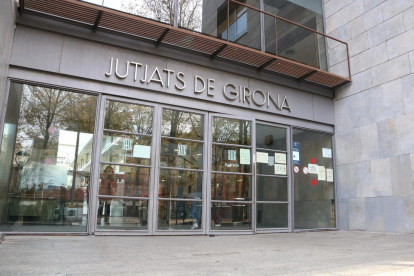 Entrada de los Juzgados de Girona.
