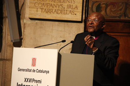 *Desmond *Tutu durante su intervención en el Palau de la Generalitat después de recibir el premio Internacional de Cataluña