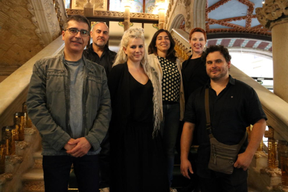 Los músicos implicados en el espectáculo 'Mozart Reloaded' después de un ensayo del concierto en el Palau de la Música.