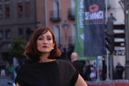 Ana Moragade a l'alfombra verda de la gala inaugural de la 66 Semana Internacional de Cine de Valladolid (Seminci).