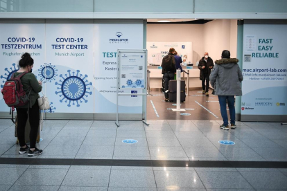 Imagen de un centro de tests covid en el aeropuerto de Munich.