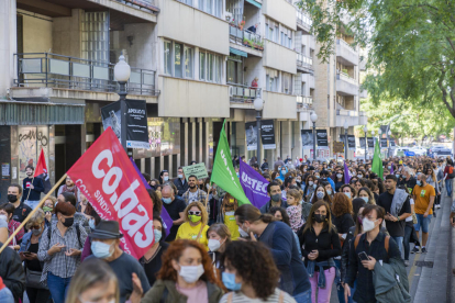 Centenares de personas recorrieron la Rambla Nova de Tarragona contra el llamado Decreto Iceta.