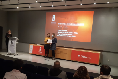 Inés Solé i Maria Roig recogieron el premio ayer en Terrassa.