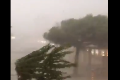 Una tormenta pasa por Tarragona y deja fuertes lluvias y granizo