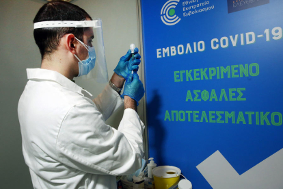 Imagen de archivo de un punto de vacunación en Grecia.
