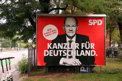 Un cartell del candidat de l'SPD, Olaf Scholz, al centre de Berlín