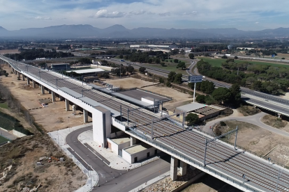 Adif está completando la construcción del Corredor del Mediterráneo ferroviario.