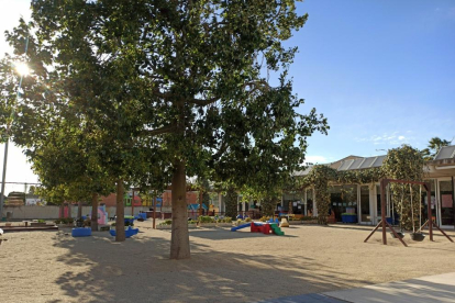 El patio del Jardín de Infancia Municipal L'Olivera.