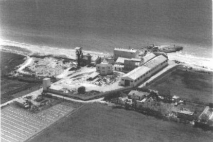 L'antiga fàbrica de la Roca de Gaià en una imatge del 1982.