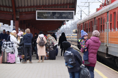 Andana de l'estació de tren de Przemysl, a Polònia, on milers de refugiats arriben cada dia fugint de la guerra a Ucraïna.