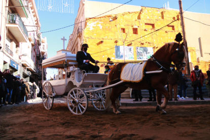 Rèplica d'un carro funerari de 1872, una de les novetats de la 43a edició dels Tres Tombs de Valls.