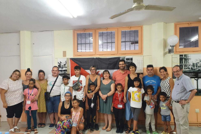 La concejala Montserrat Flores los recibió con un acto de bienvenida al Centro Cívico Mestral.