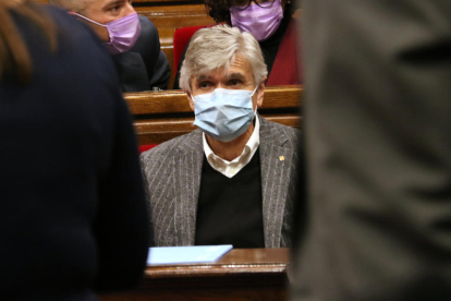 El conseller Josep Maria Argimon, durant el ple del Parlament.