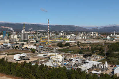 Vista general de la refineria de Repsol, al polígon nord, en una imatge d'arxiu.