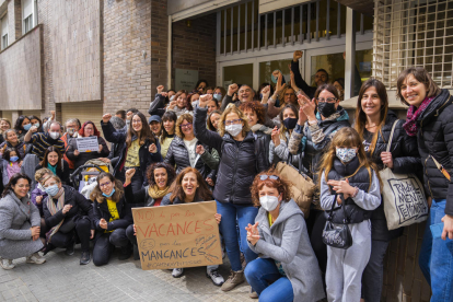 A Tarragona, els docents s'han concentrat davant els Serveis Territorials d'Educació.
