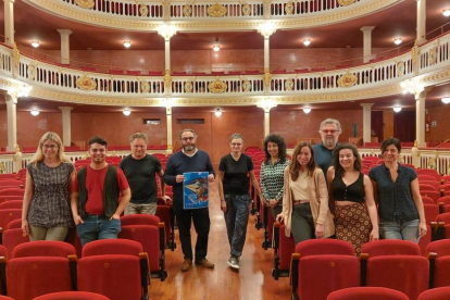 Foto de família de la presentació de la temporada de Tardor 2022 al Teatre Bartrina de Reus.