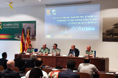 Imagen de las jornadas sobre terrorismo e infraestructuras organizadas por la Guardia Civil en Tarragona.