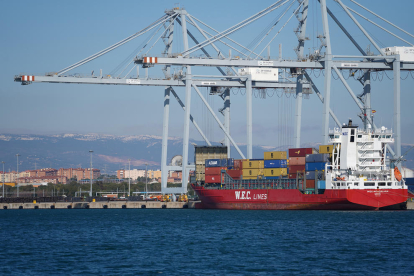 Imatge de contenidors al Moll d'Andalusia del Port de Tarragona.