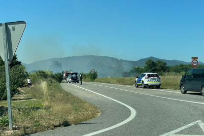 Un incendio de cañas provoca el corte de la circulación entre la TV-7421 y la C-37 entre Alcover y Valls