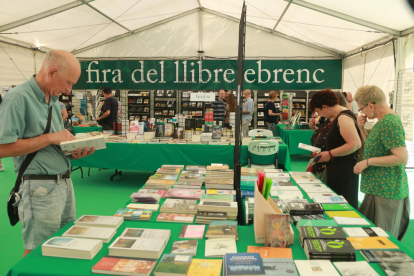 La feria del libro ebrense de Mora d'Ebre se despide de la 15ª edición este domingo.