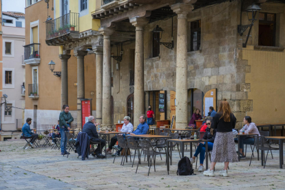 Imagen de archivo de la terraza de un bar del Pla de la Seu de Tarragona.