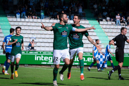 El delantero Joselu es el peligro ofensivo del Racing de Ferrol, ha marcado 14 goles esta temporada.