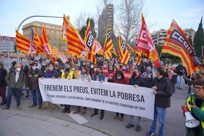 Imagen de los manifestantes en la Plaza Imperial Tarraco.