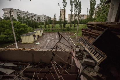 Foto d'una escola destruïda per míssils russos a Járkov.
