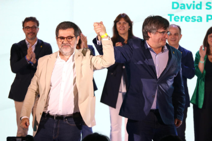 L'expresident Carles Puigdemont i el secretari general sortint de Junts, Jordi Sànchez.