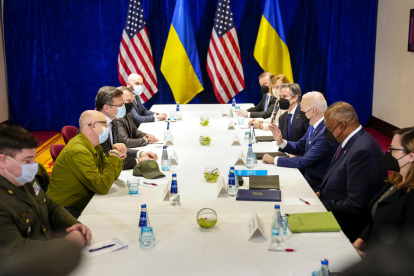 Joe Biden, president d'EE.UU. reunit amb els ministres d?Exteriors i Defensa d?Ucraïna a Varsòvia.